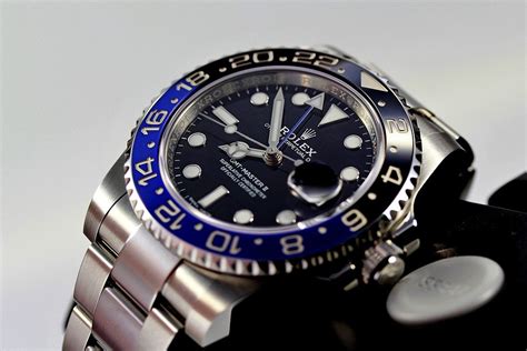 een namaak rolex of namaak-rolex|Op deze manier herken je een neppe Rolex .